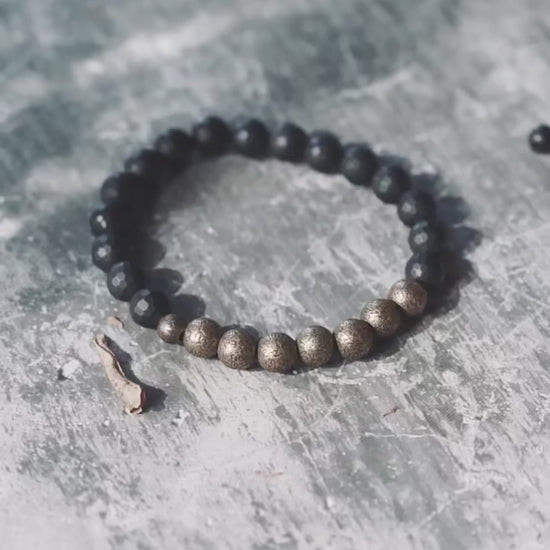 Découvrez le bracelet Sagara, un bijou en agate noire facettée conçu pour couple